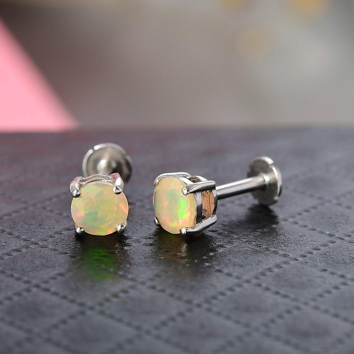 Natürlicher, äthiopischer Welo Opal Ohrringe 925 Silber Rhodiniert ca. 0.64 ct