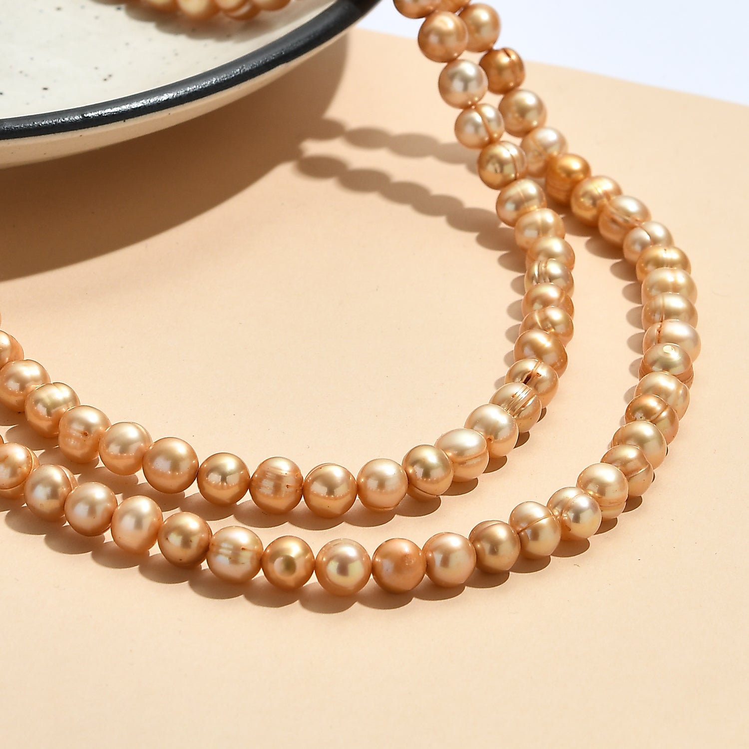Goldfarbene gefärbte Perle (7.5-8.5 mm) Halskette ca. 107 cm