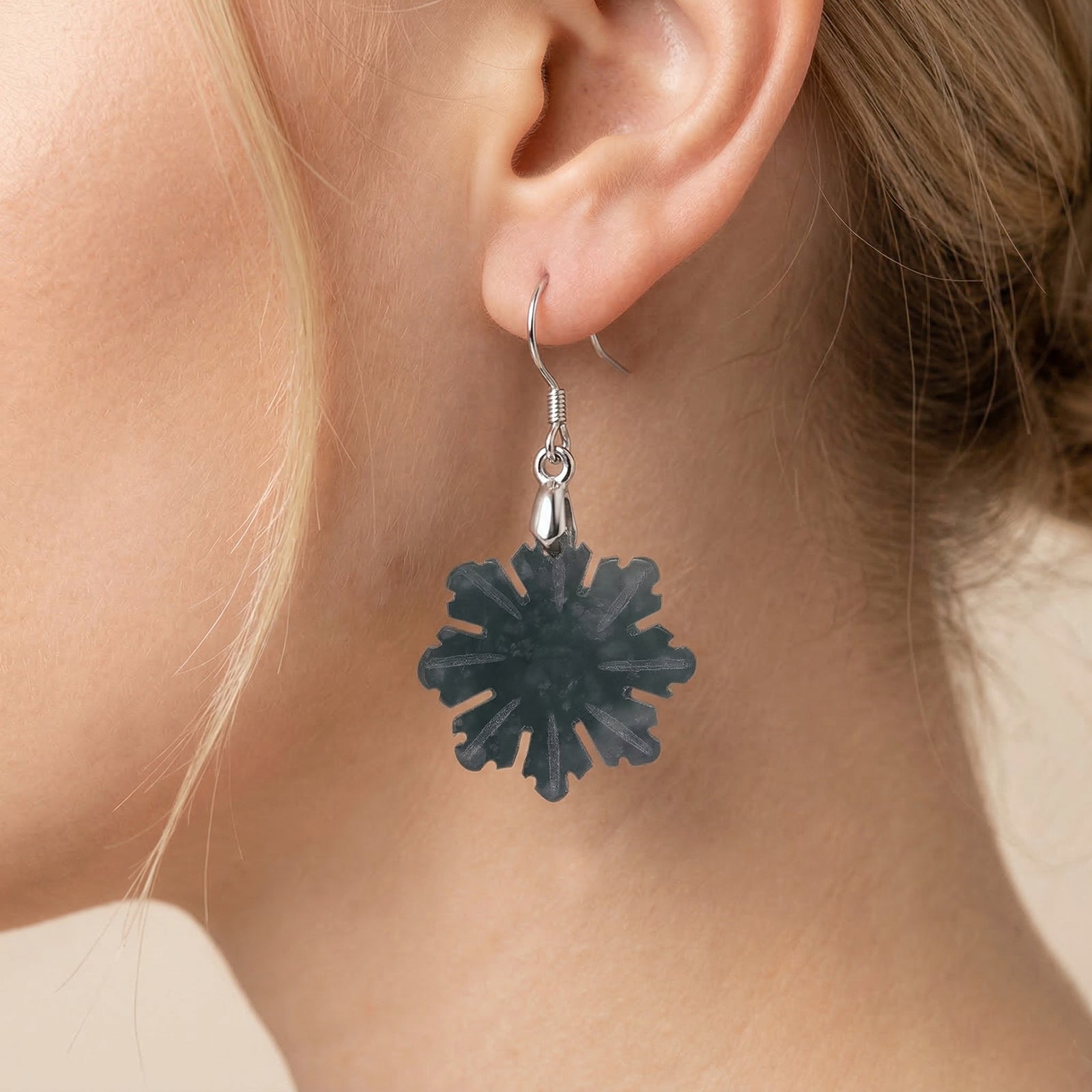D'Joy Natürlicher Olmek Jadeit Geschnitzte Schneeflocke Ohrringe 925 Silber rhodiniert ca. 20.00 ct