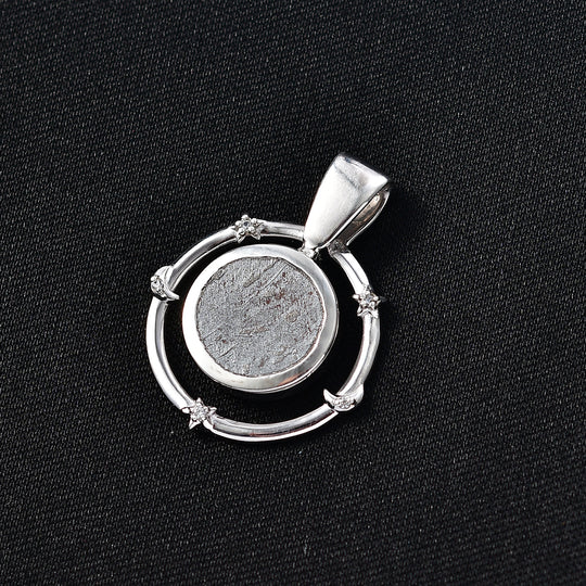 D'Joy Muonionalusta Meteorit, Weißer Zirkon Anhänger 925 Silber rhodiniert ca. 13.34 ct