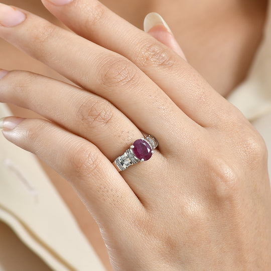 D'Joy Afrikanischer Rubin (Fissure gefüllt), Weißer Zirkon Ring 925 Silber rhodiniert (Größe 21.00) ca. 2,24 ct