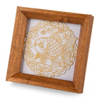 GOLDEN LOTTERY Rundes Sandbild im Tischrahmen Set mit farbigem Sand, wasserbasiertem Kleber, Plastikbecher und Malwerkzeug 18,5 x 16 x 5 cm, Koi Fisch Motiv