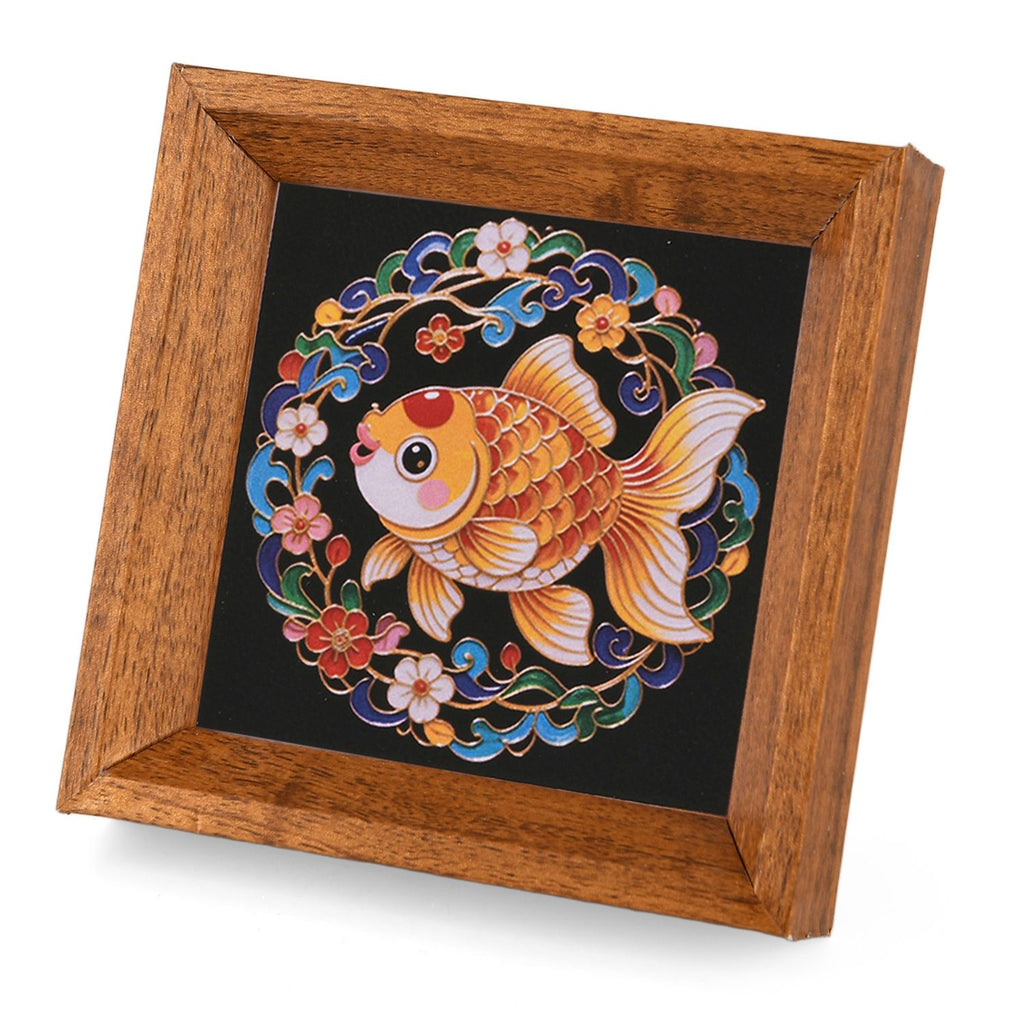 GOLDEN LOTTERY Rundes Sandbild im Tischrahmen Set mit farbigem Sand, wasserbasiertem Kleber, Plastikbecher und Malwerkzeug 18,5 x 16 x 5 cm, Koi Fisch Motiv