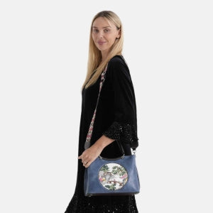 Florale Kunstprint Crossbody-Tasche mit gemustertem Schulterriemen, 30 x 18 x 22 cm, Marineblau