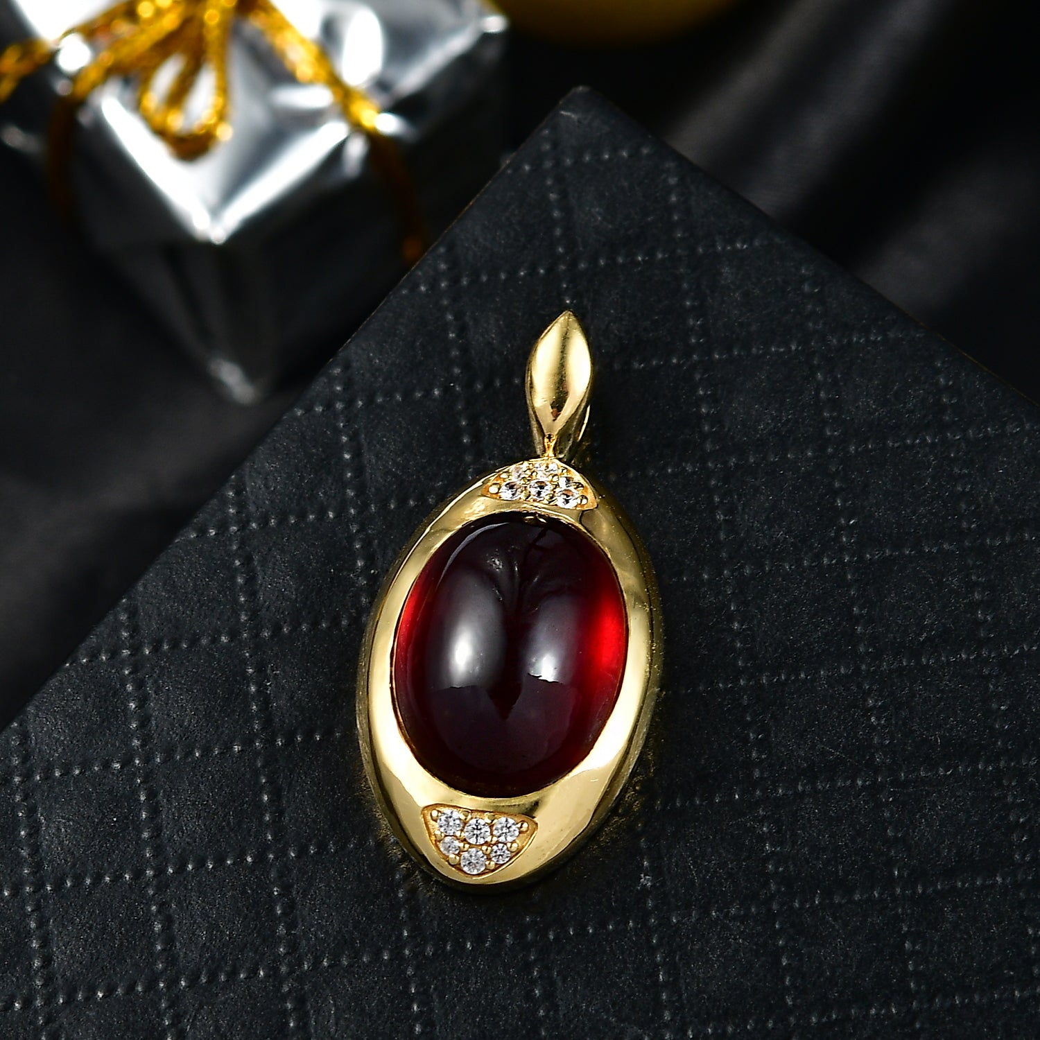 EVER TRUE Mosambik Granat, Weißer Zirkon Anhänger Nickelfreies Messing ca. 13,94 ct.