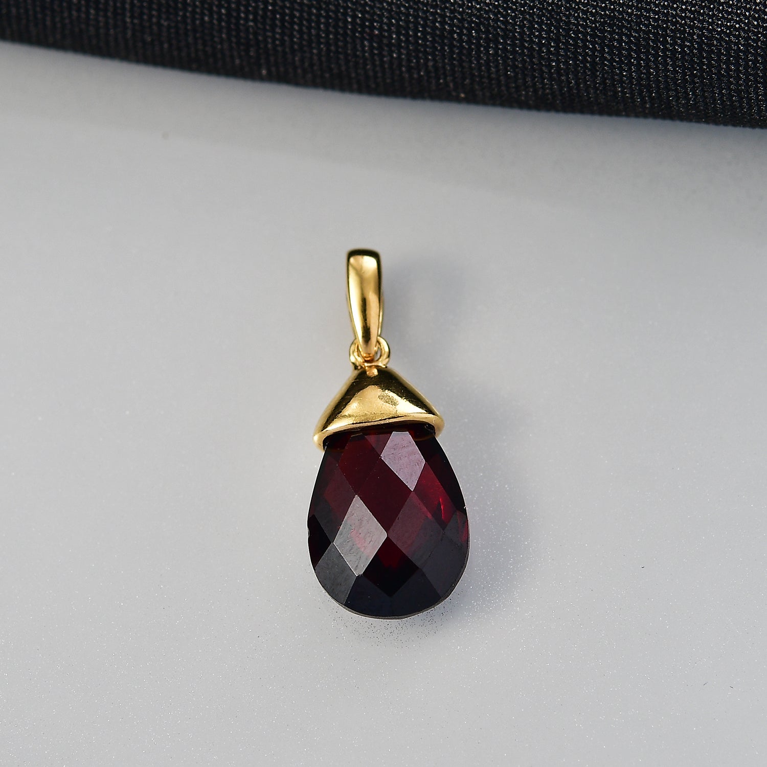 D'Joy AA Mosambik Granat Anhänger 925 Silber Gelbes Gold ca. 5.00 ct