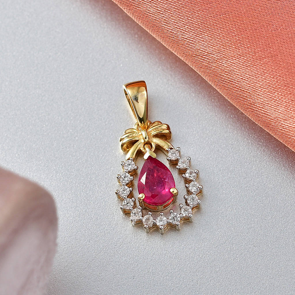 D'Joy Afrikanischer Rubin (Fissure gefüllt), Weißer Zirkon Anhänger 925 Silber 750 Gelb Vergoldet ca. 1,26 ct.