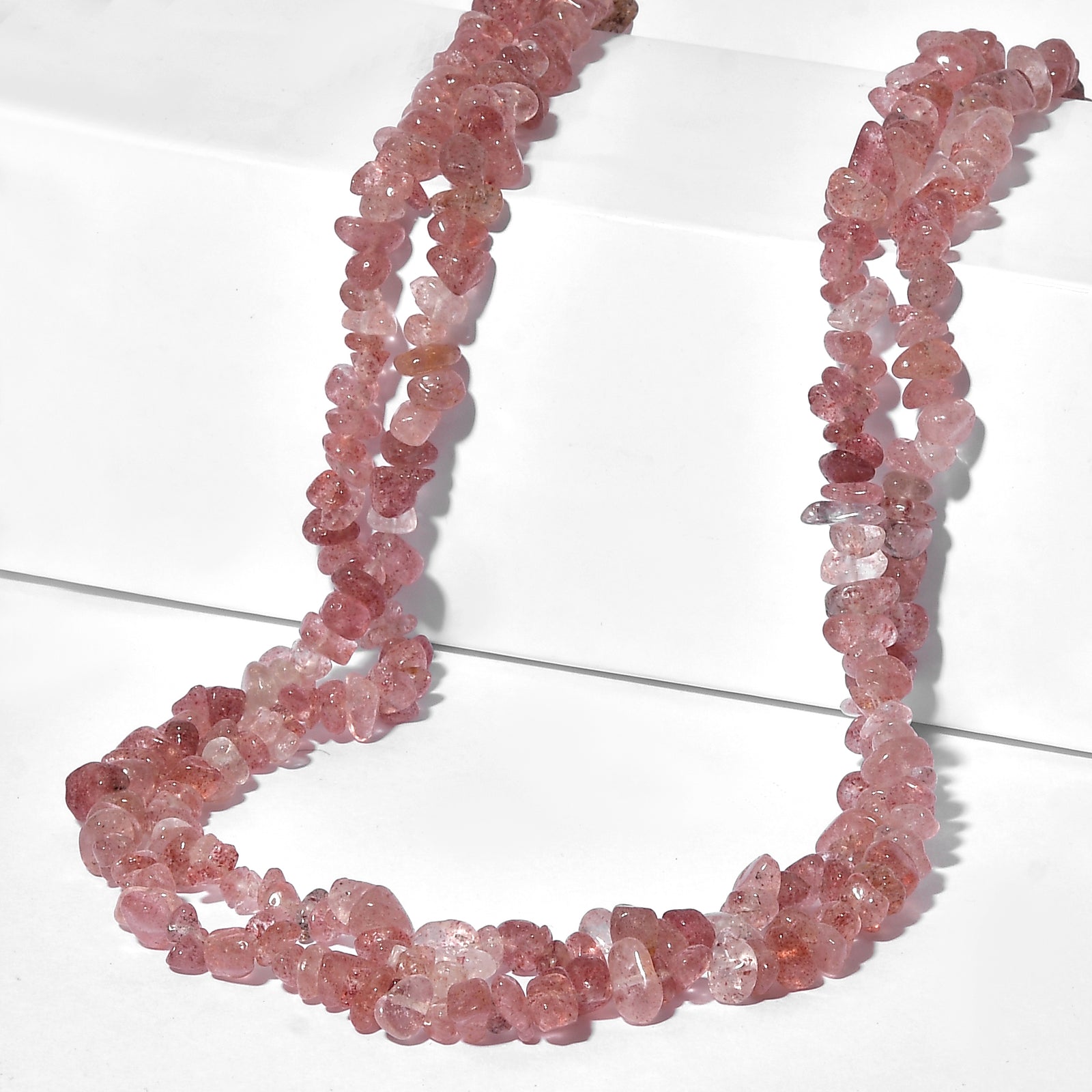 Erdbeer-Howlit Halskette 142 cm ca. 473.35 ct