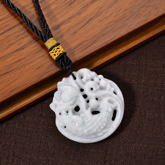 Fisch- und Lotus-Design Hängedekoration aus natürlichem burmesischem Jadeit Typ A, ca. 55 mm