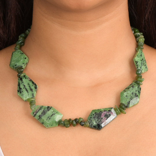 EVER TRUE Rubin Zoisite, Nephrit Halskette ca. 45 cm Nickelfreies Messing ca. 485.00 ct