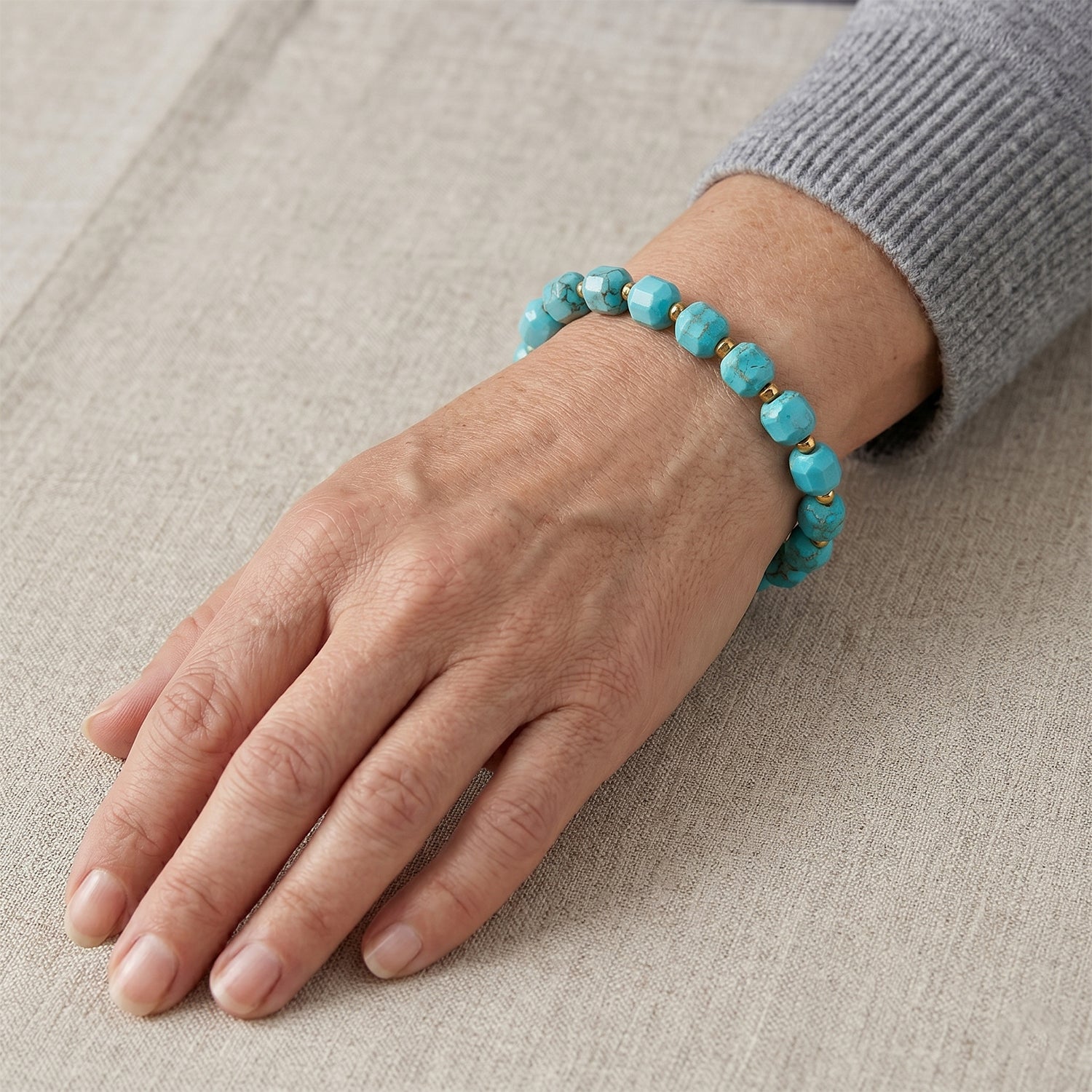 Blauer Howlit, Glas Armband, flexibel, 316L Edelstahl 58.00 ct