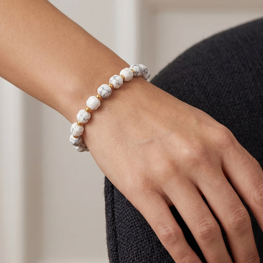 Weißer Howlit, Glas Armband, flexibel, 316L Edelstahl 58.00 ct