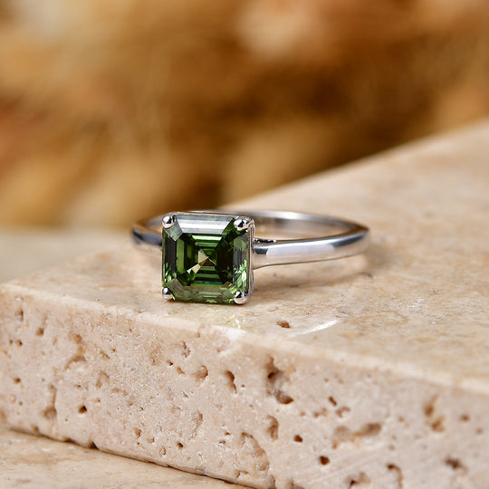 LUXURIANT  (10-16 Werktage Lieferzeit)  2 ct. VS-EF grüner Labor Diamant Ring in 417 Weißgold