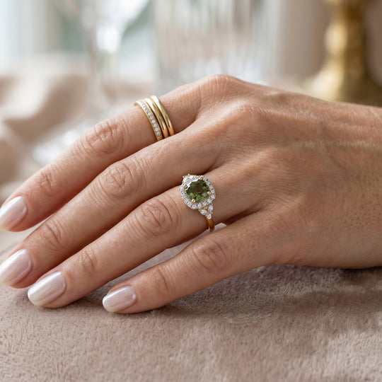 LUXURIANT  (10-16 Werktage Lieferzeit)  2,22 ct. AAA grüner Saphir und Labor Diamant Ring in 417 Gold