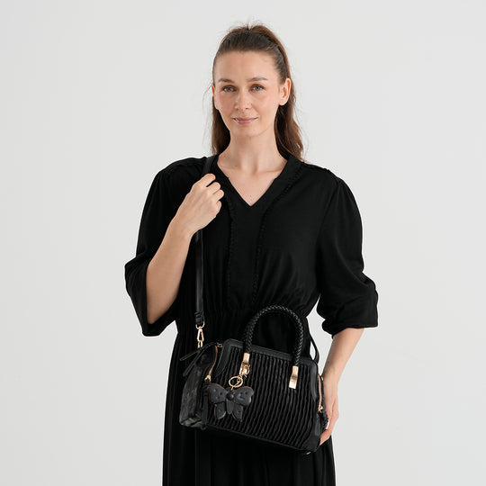 Brand:LA MAREY PU Crossbody bag +Key chain Color:Grey Size: 27*14*17cm  , Wall:PU Lining: Polyester Exterior:zipped-1,pocket-2 Interior: Zipped-1,slip-2