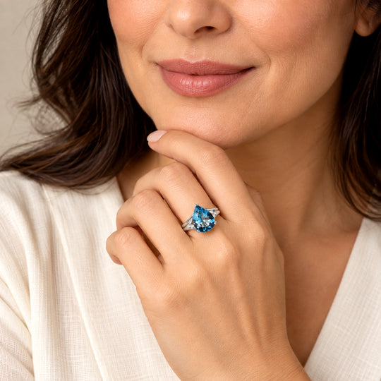 D'Joy London Blau Topas, Weißer Diamant Ring 925 Silber Rhodiniert (Größe 19.00) ca. 9,59 ct