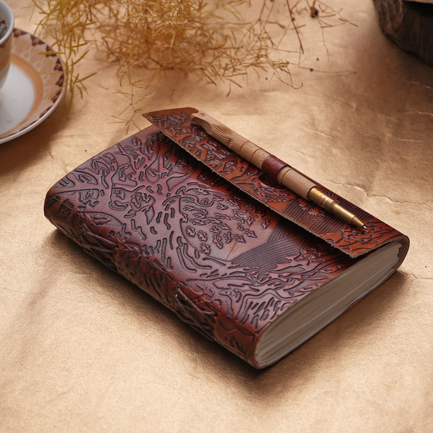 Handgefertigtes Lebensbaum-Journal aus 100% echtem Leder mit Holzstift, rot