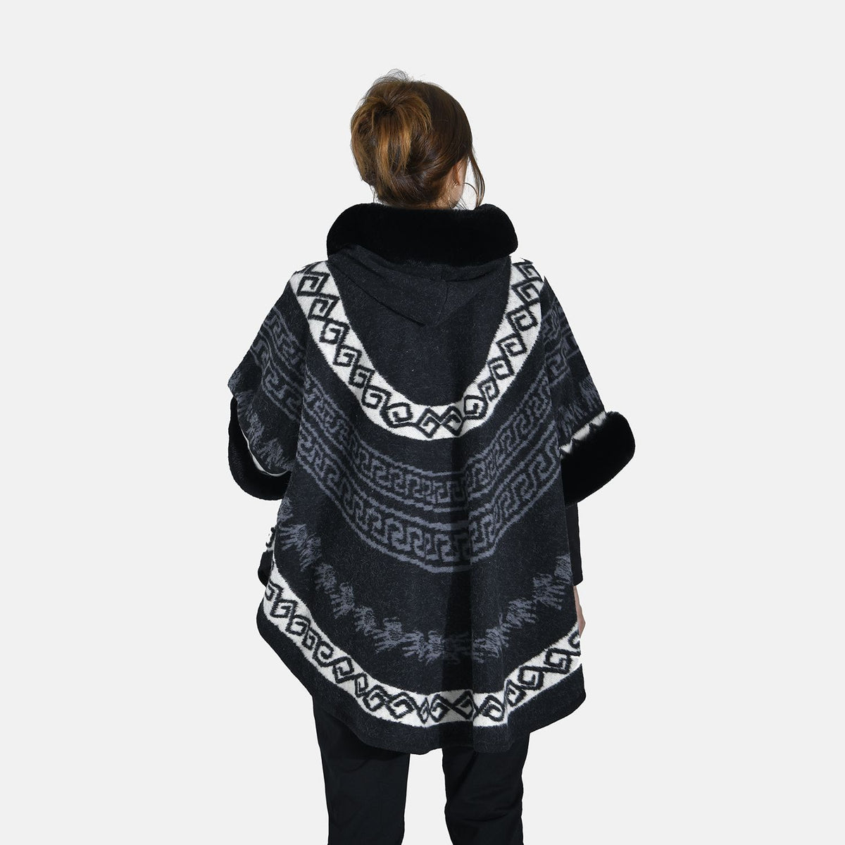 Halbmondförmiger Kapuzenponcho mit Druckknopfverschluss aus Kunstpelz, One Size, 80x109.22cm, Schwarz