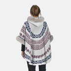 LA MAREY - Kunstfell Poncho mit Kapuze, One Size, 80x110cm, Weiß