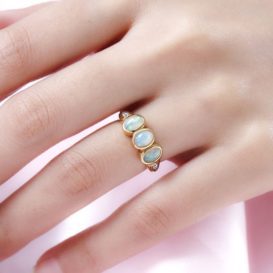 Natürlicher, äthiopischer Opal und weißer Zirkon-Ring, 925 Silber vergoldet ca. 0,95 ct
