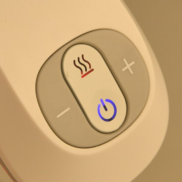 EMS Nackenmassageger&auml;t, 6 Modi, 15 Intensit&auml;ten, W&auml;rmfunktion und 1200 mAh Akku, 17,5x16x5,5cm, Wei&szlig; image number 4