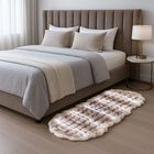 Kunstfell-Teppich mit Wellenmuster und Schaumstoffunterlage, 60x180 cm, Grau