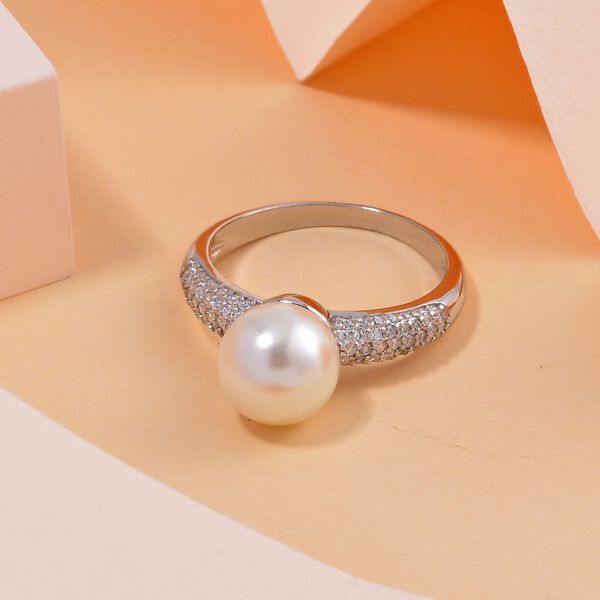 Wei&szlig;e Muschelkernperle und Zirkonia Ring - 0,55 ct. image number 2