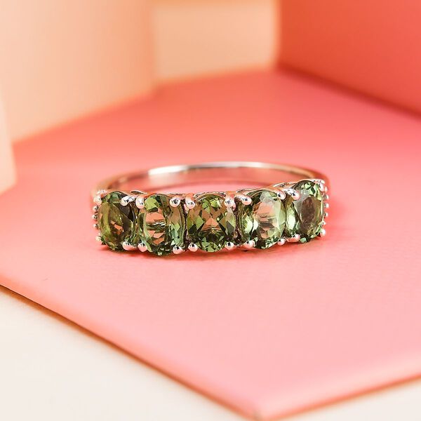 Natürlicher, grüner Apatit und Diamant-Ring - 2 ct. image number 2