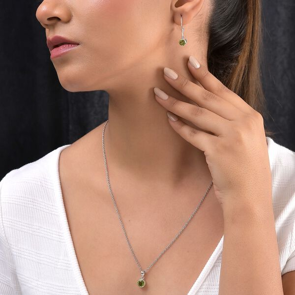 2er-Set, Peridot Solitär Anhänger mit Kette und Ohrringen in Silberton, 3,16 ct. image number 3