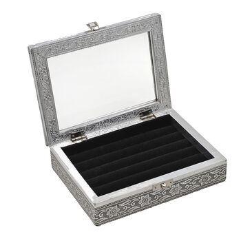 Handgefertigte Aluminium-Ringbox mit floraler Gravur und schwarzem Kratzschutz-Innenfutter