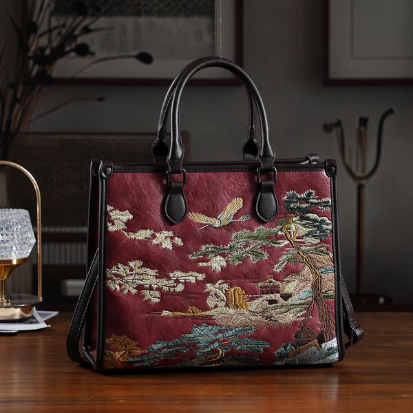 Bestickte Crossbody Tasche, Kunstleder, Blumen Design, 32 x 12 x 25 cm, Rot image number 2