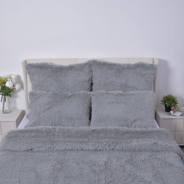 SERENITY NIGHT: 3er-Set - &Uuml;berwurf und 2 Kissenbez&uuml;ge aus Kunstfell, Grau image number 3