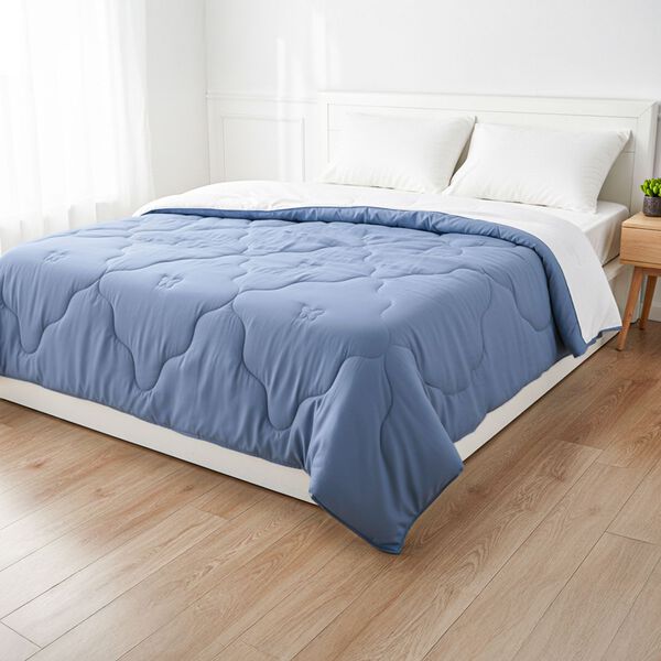 Winterbettdecke aus Bambusfaser mit eleganter Steppung und 100% Seidenfüllung, Blau image number 0