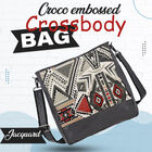 Crossbody Bag aus echtem Leder und Jacquard mit Krokoprägung, schwarz image number 15