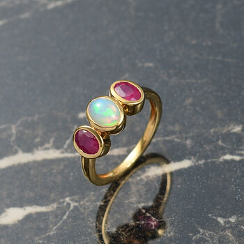 AA nat&uuml;rlicher, &auml;thiopischer Welo Opal und afrikanischer Rubin Ring - 1,89 ct.