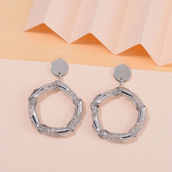 Silberfarbene Gedrehte Creolen mit Weißkristallen, Messing image number 2