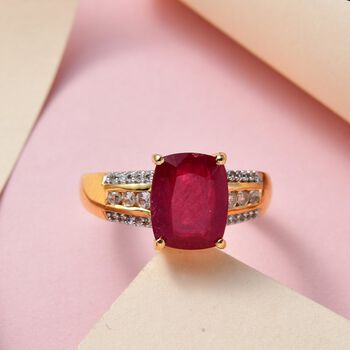 Afrikanischer Rubin (Fissure gef&uuml;llt) und wei&szlig;er Zirkon Ring, 925 Silber vergoldet (Gr&ouml;&szlig;e 20.00) ca. 4.94 ct