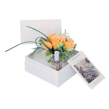 The 5th Season - K&uuml;nstlicher Blumenstrau&szlig; mit gelben Rosen und Raumspray in Geschenkbox, Gelb