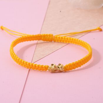 Flexibles, gelbes Fadenarmband mit Pixiu-Anh&auml;nger in 999 Gold, 18cm