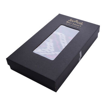 Handgefertigte Tenun-Decke mit Tiermotiv