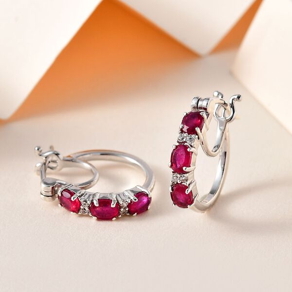 Afrikanischer Rubin (Fissure gef&uuml;llt), Wei&szlig;er Zirkon Ohrringe, 925 Silber platiniert ca. 1.74 ct image number 2