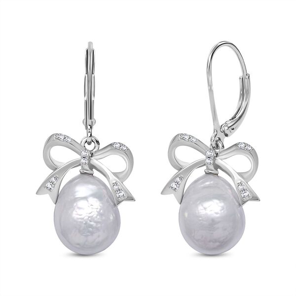 GP Regina Kollektion - wei&szlig;e Barockperle, blaue Saphir und Zirkon-Ohrringe - 0,31 ct.