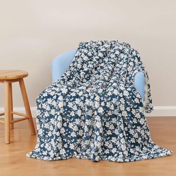 "Printed flannel blanket 155gsm Colour-Blue & White" image number 1