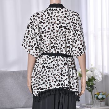 Superweiche Kimono mit G&uuml;rtel, Gr&ouml;&szlig;e: 86 x 69, Leopardmuster, wei&szlig;