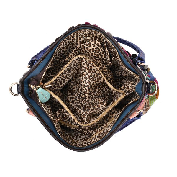 Chaos by Elsie Echtleder Crossbody Tasche im Quadrat-Blumendesign mit RFID-Schutz und Mini-Taschenlampe und LA MAREY Schal aus 100% Maulbeerseide image number 7