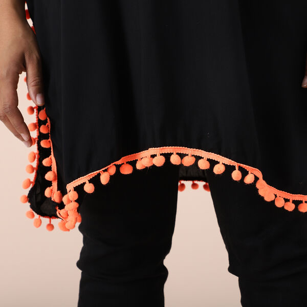 JOVIE bestickter Kaftan mit Quasten, 100% Viskose, Größe: 88x78cm, schwarz mit rosa Stickerei image number 4