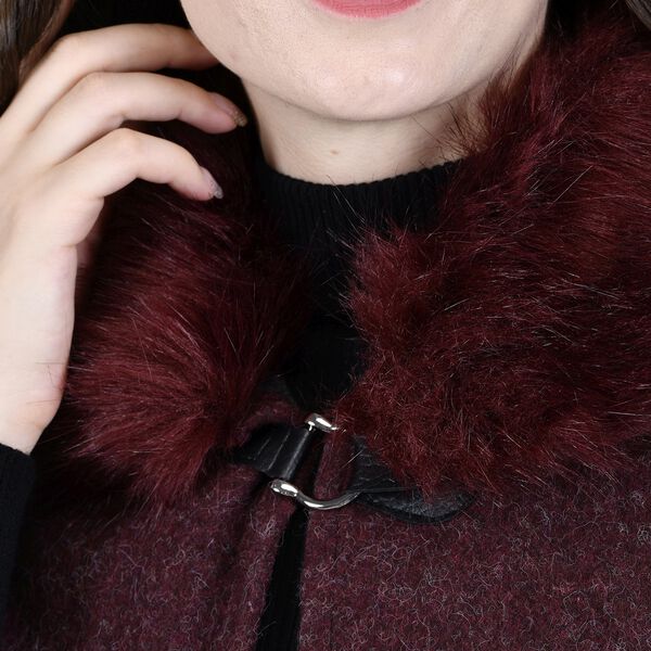 TAMSY - Kunstfell Cape, Einheitsgröße Burgunderrot image number 5