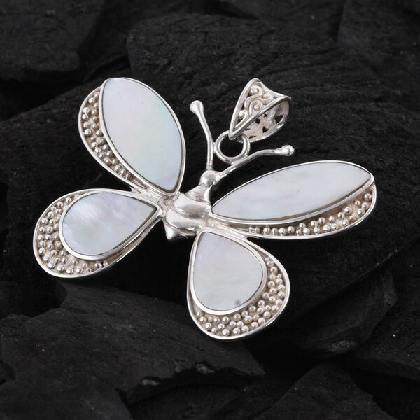 Royal Bali Kollektion - Perlmutt Schmetterling-Anhänger image number 2