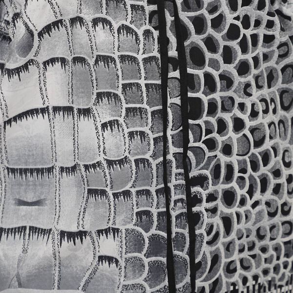 V-Ausschnitt bedruckter Kaftan, Einheitsgr&ouml;&szlig;e Schwarz und Wei&szlig; image number 6