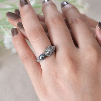 S&uuml;&szlig;wasser Pfau Perle und schwarzer Spinell Ring